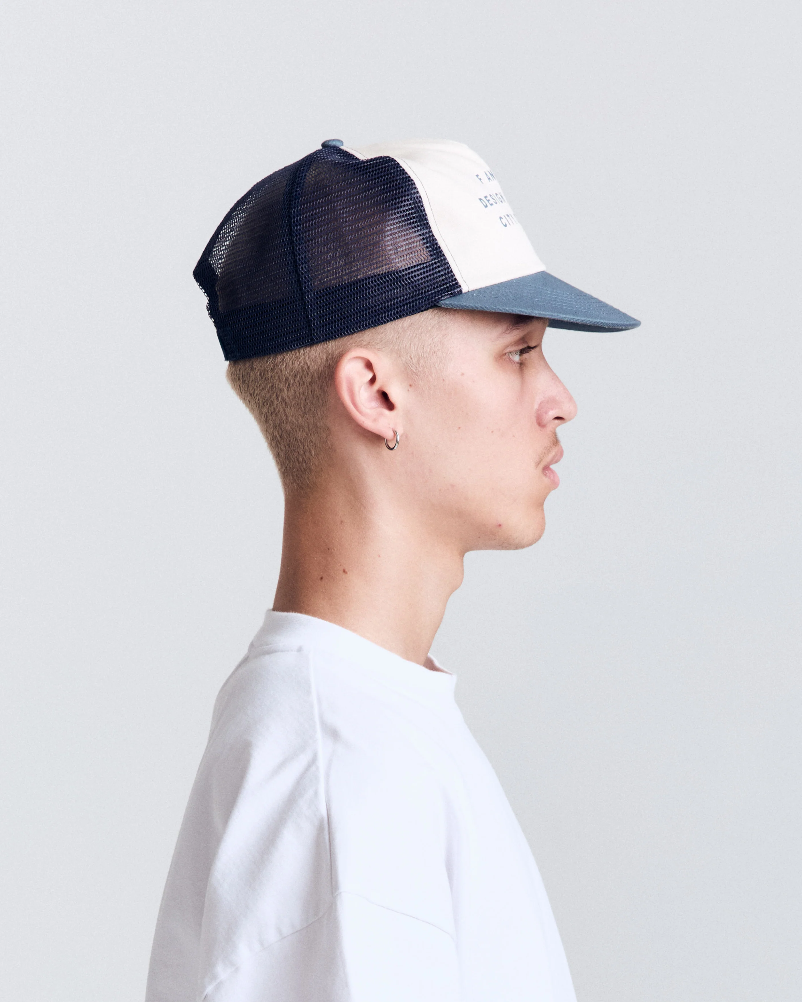 09 Cap - Ball Trucker - Off White/Blue - Image 4